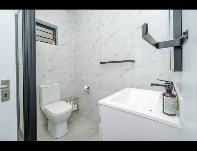 2 BEDROOM APARTMENT FOR SALE IN BRYANSTON